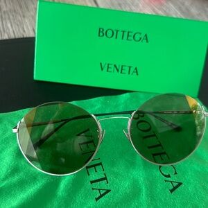 Brand new Bottega Venetta round sunglasses